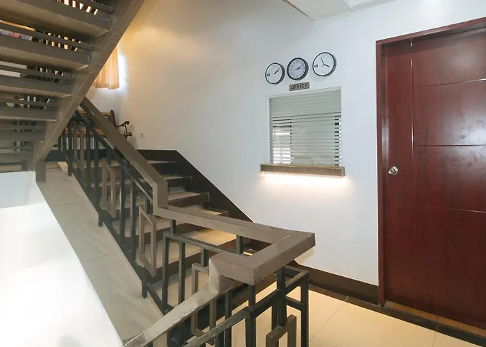 ホテル Reddoorz At Mgp Apartelle Near Espana マニラ市